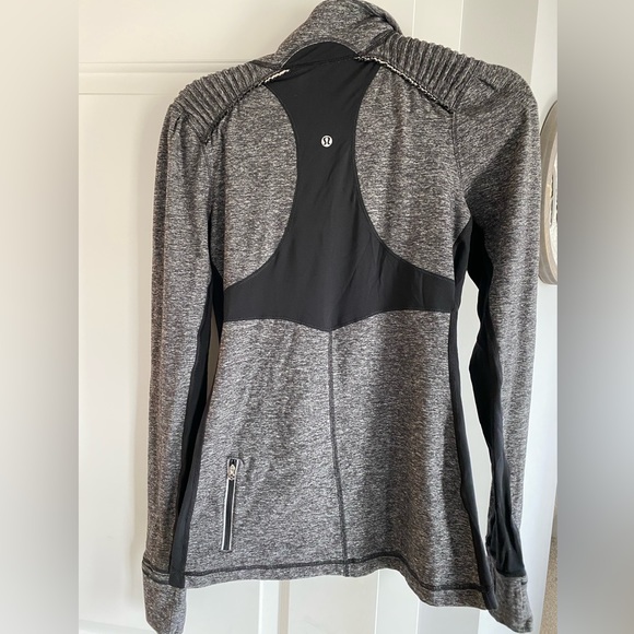 Lulu lemons 1/4 zip sweater. Slim fit size 12 - Picture 3 of 3